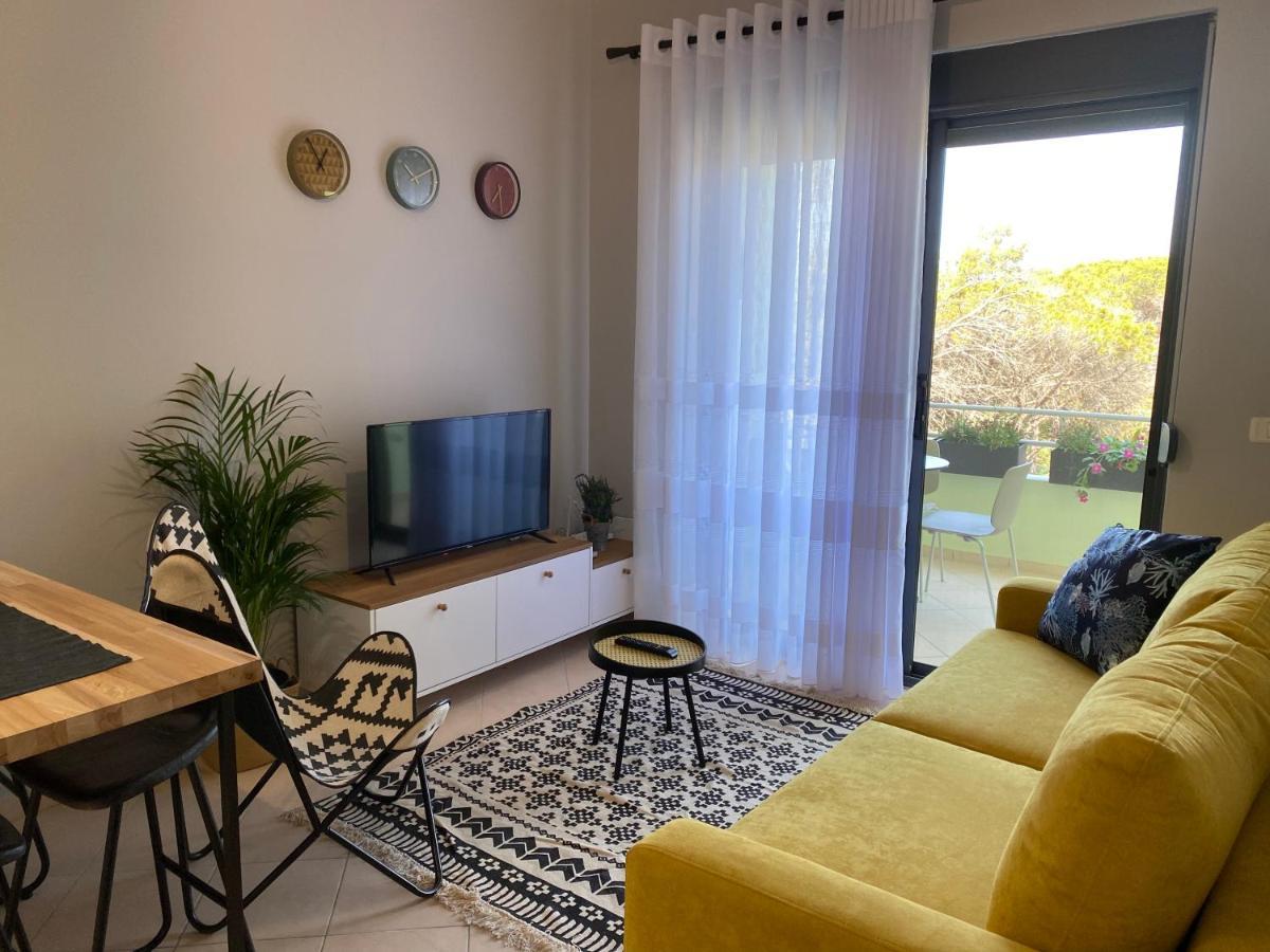 Cheerful 2-Bedroom Apartment In Golem Golem (Tirana) Exterior foto
