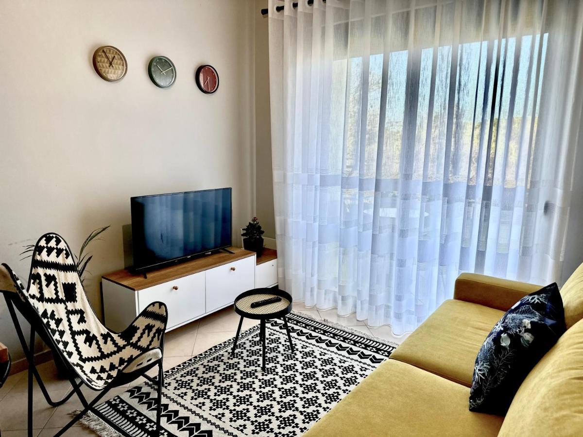 Cheerful 2-Bedroom Apartment In Golem Golem (Tirana) Exterior foto